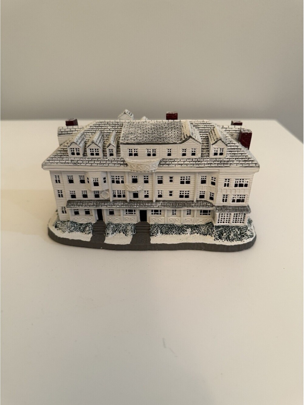 Norman Rockwell's Hometown Collection "The Red Lion Inn" Figurine Vintage 1991